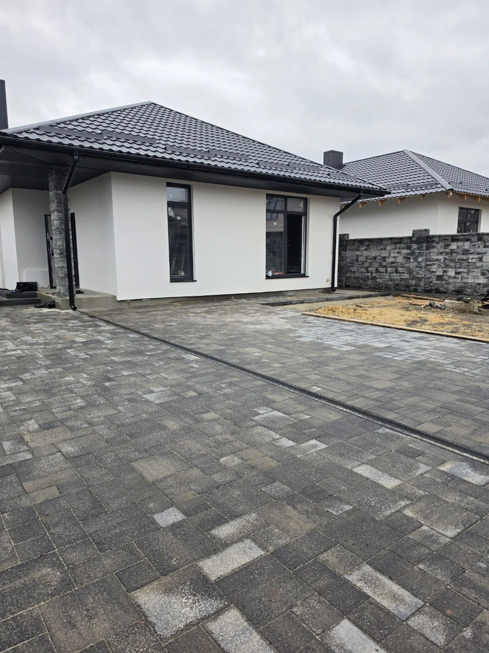 Sale of house - PARADISE GARDEN