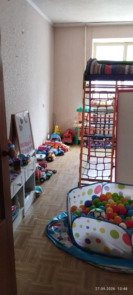 Продаю 3-х комнатную квартиру р-н Сухого Фонтана 2/9 кирпич.