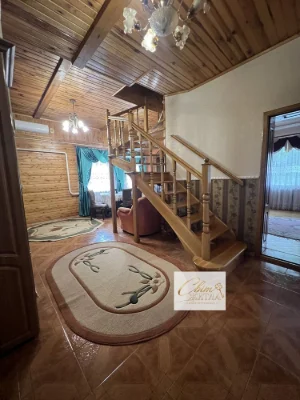 Продаж двоповерхого будинку на Роменській