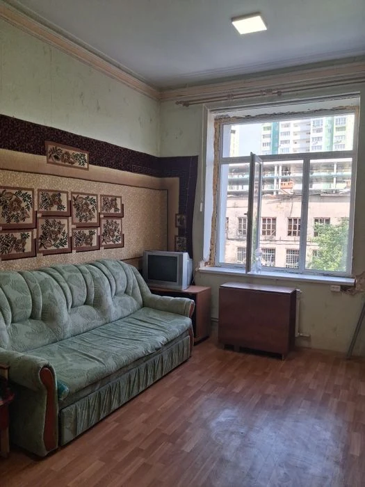 Selling a small hotel room from the owner.