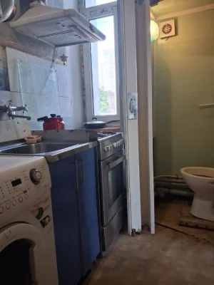 Selling a small hotel room from the owner.