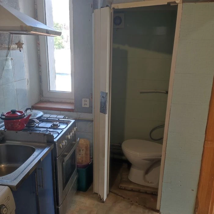 Selling a small hotel room from the owner.