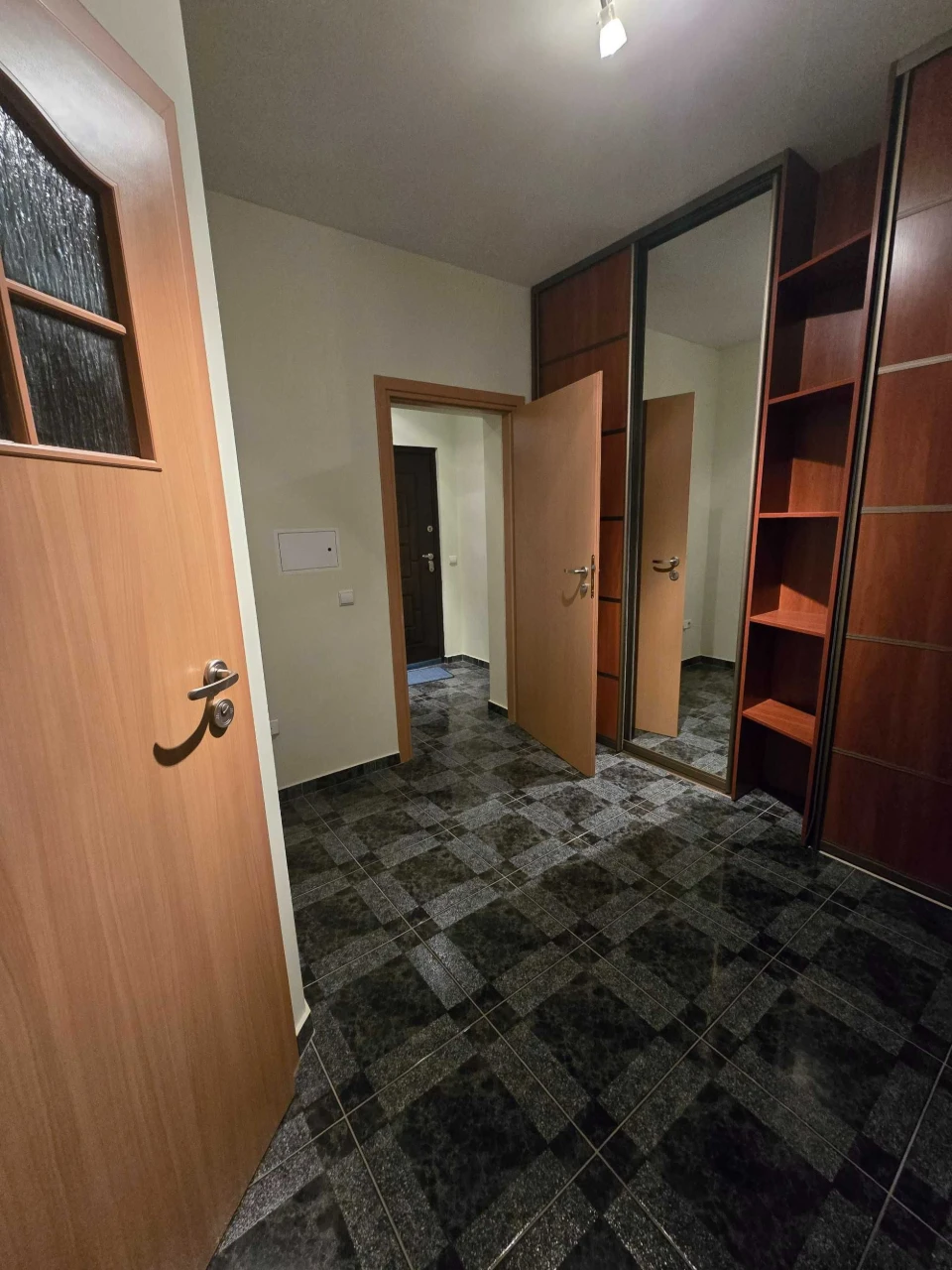 Продам квартиру по вулиці О.Гончара 3  загальна площа 67,9 к