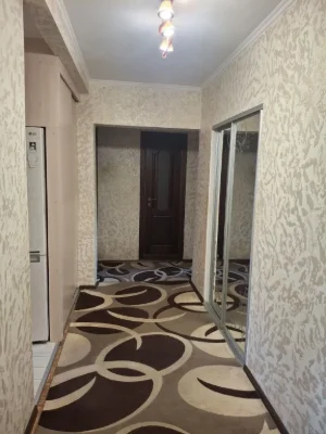 Продам свою трикімнатну квартиру