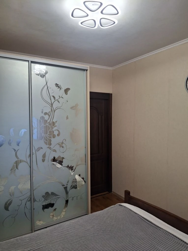 Продам свою трикімнатну квартиру