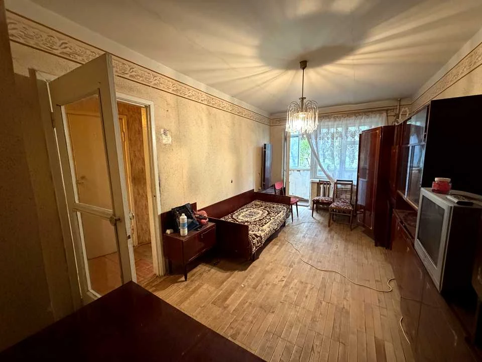 Apartment. Nebesnoy Sotni Street, Chernivtsi