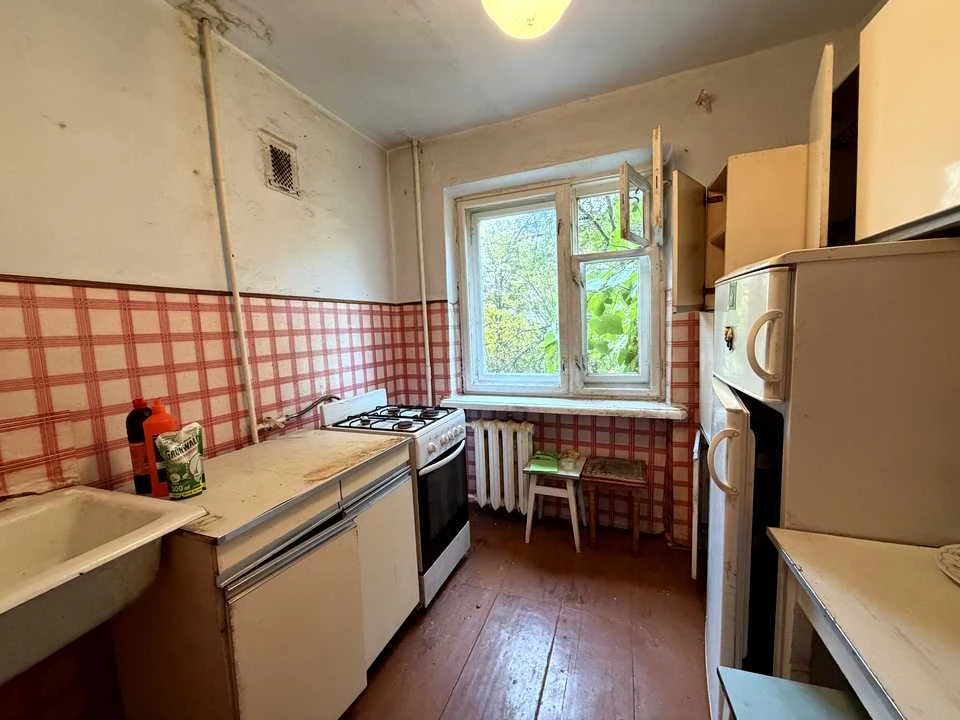 Apartment. Nebesnoy Sotni Street, Chernivtsi