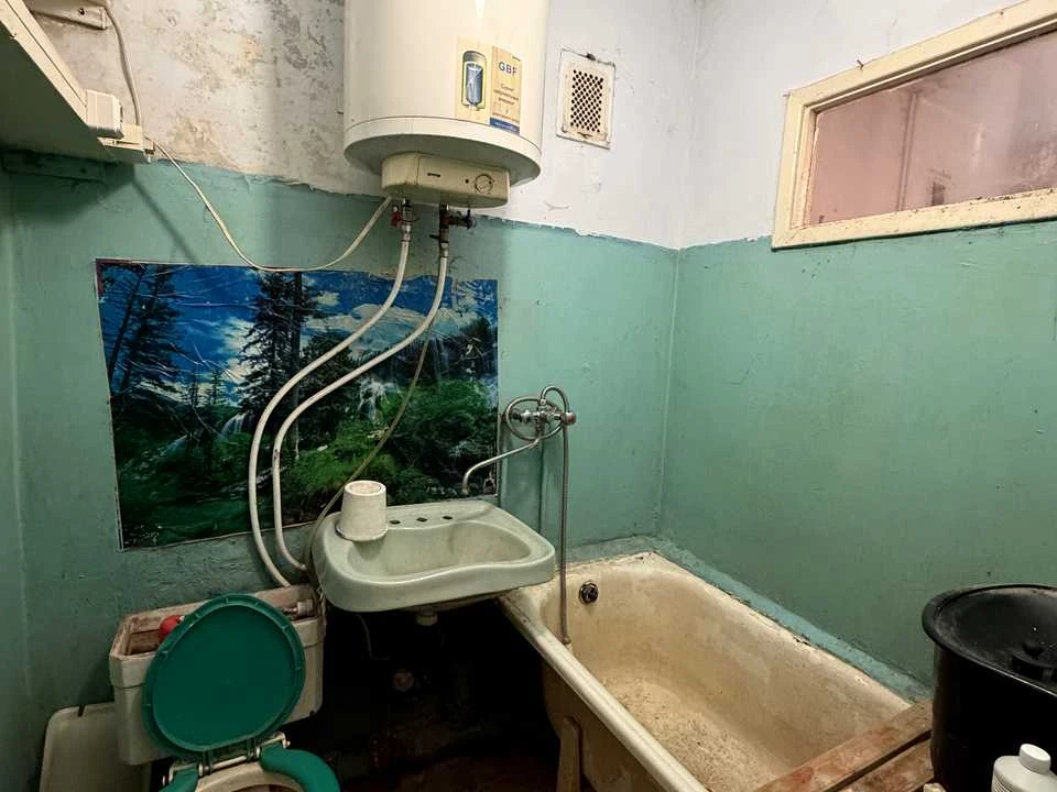 Apartment. Nebesnoy Sotni Street, Chernivtsi