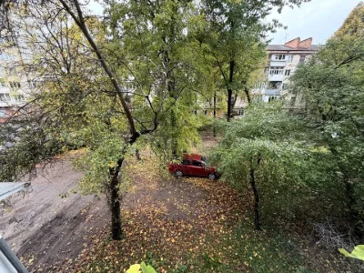 Apartment. Nebesnoy Sotni Street, Chernivtsi
