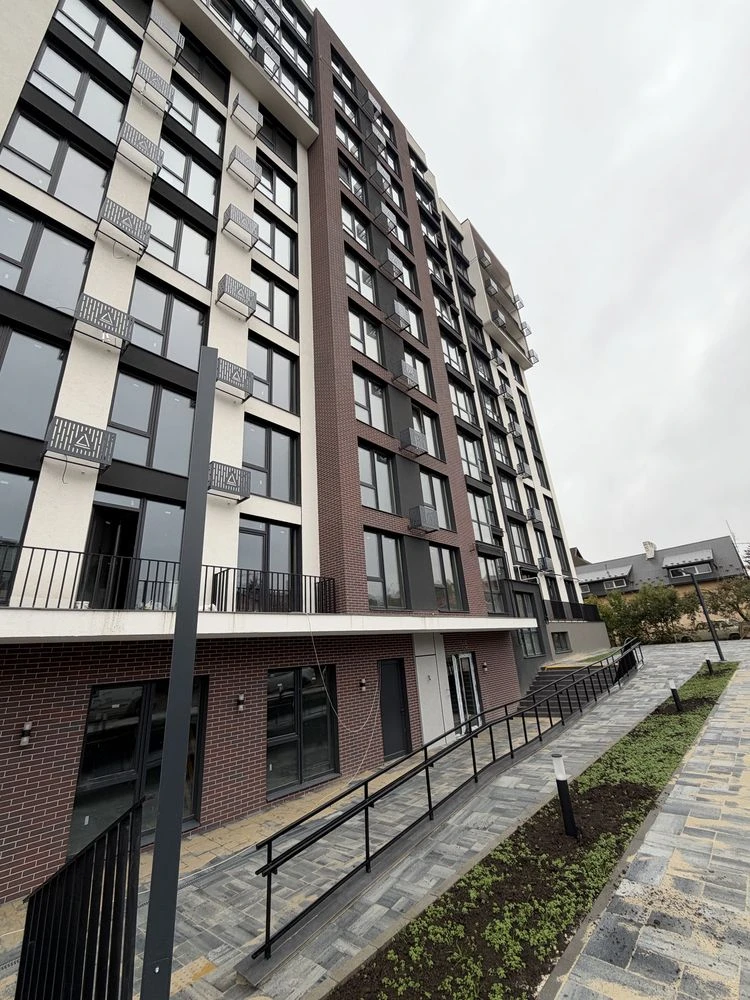 Two-level 3-bedroom apartment