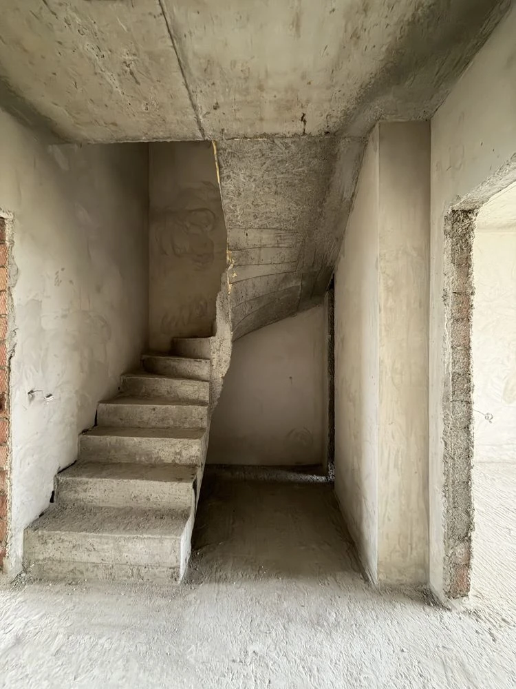 Two-level 3-bedroom apartment