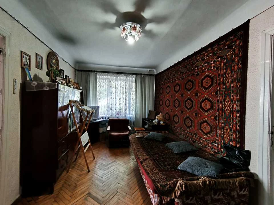 Apartment. Chernivtsi, Fizkultura Street