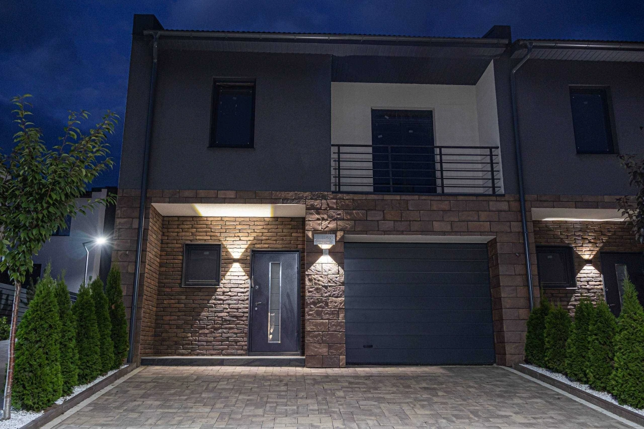 Townhouse for Sale with City Utilities + Garage