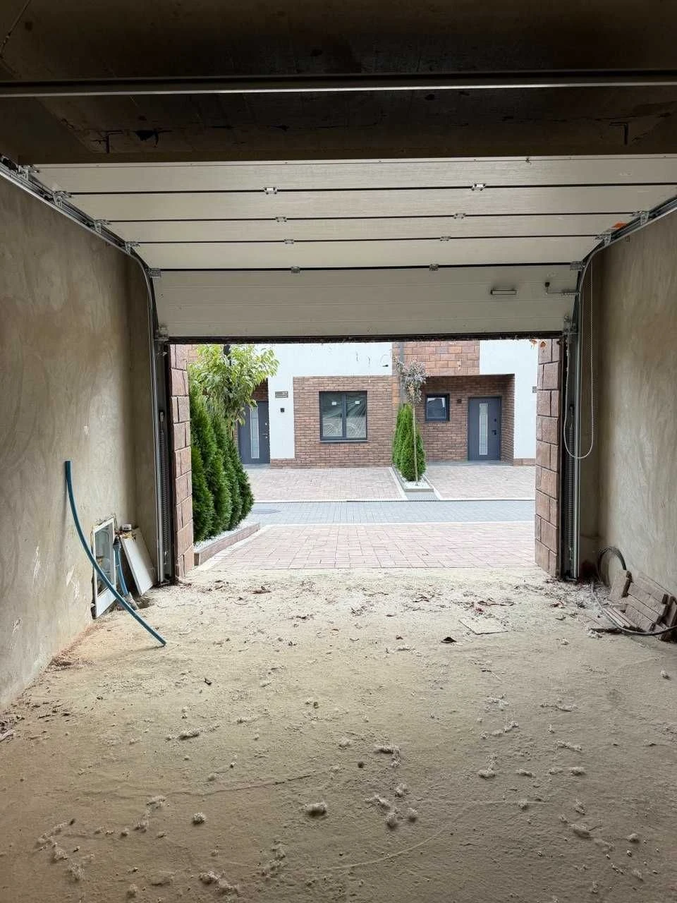 Townhouse for Sale with City Utilities + Garage