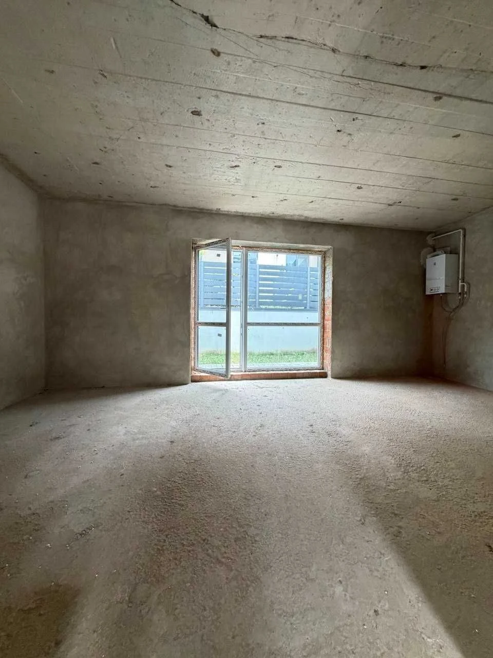 Townhouse for Sale with City Utilities + Garage