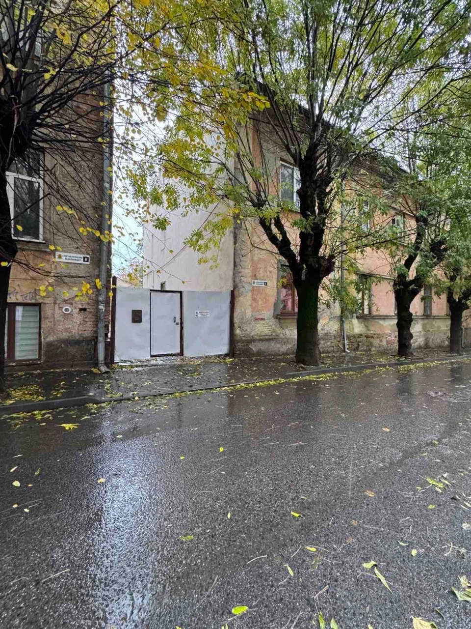 Garage for sale near the main University building