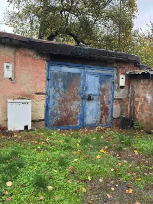 Garage for sale near the main University building