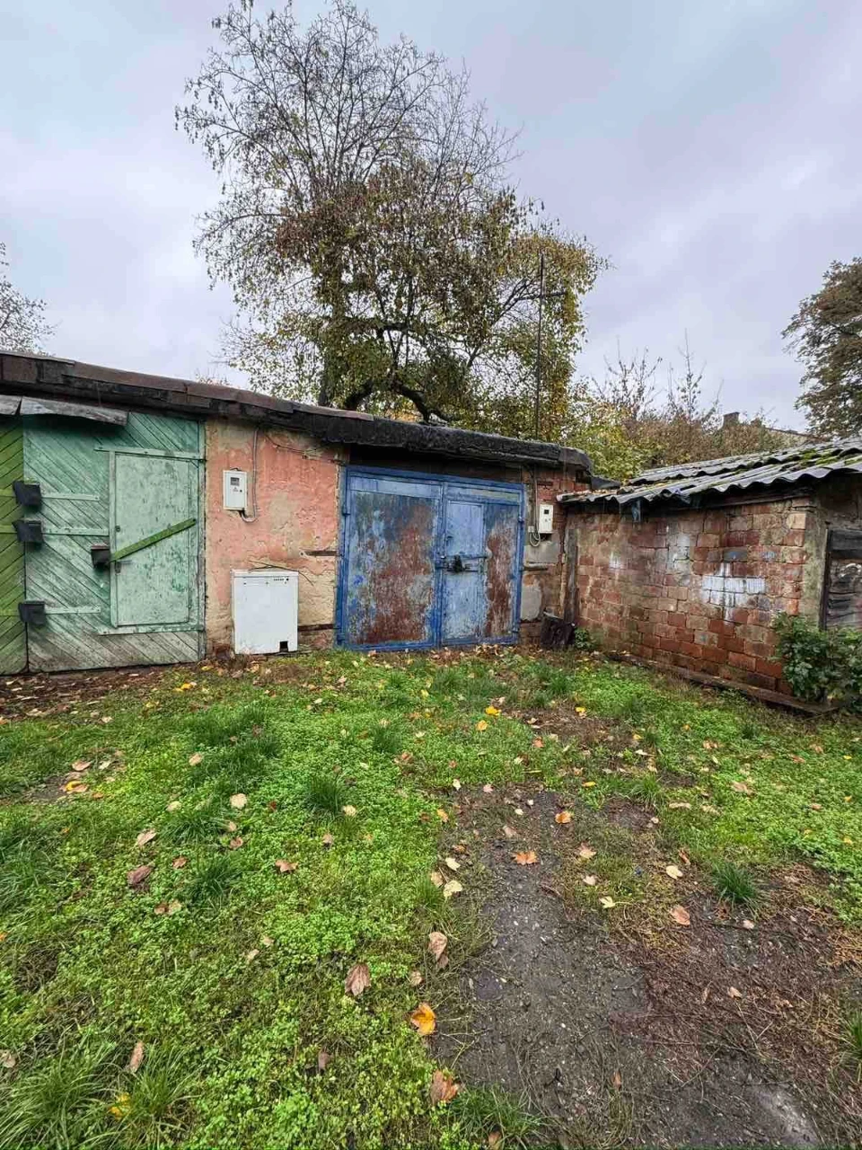 Garage for sale near the main University building