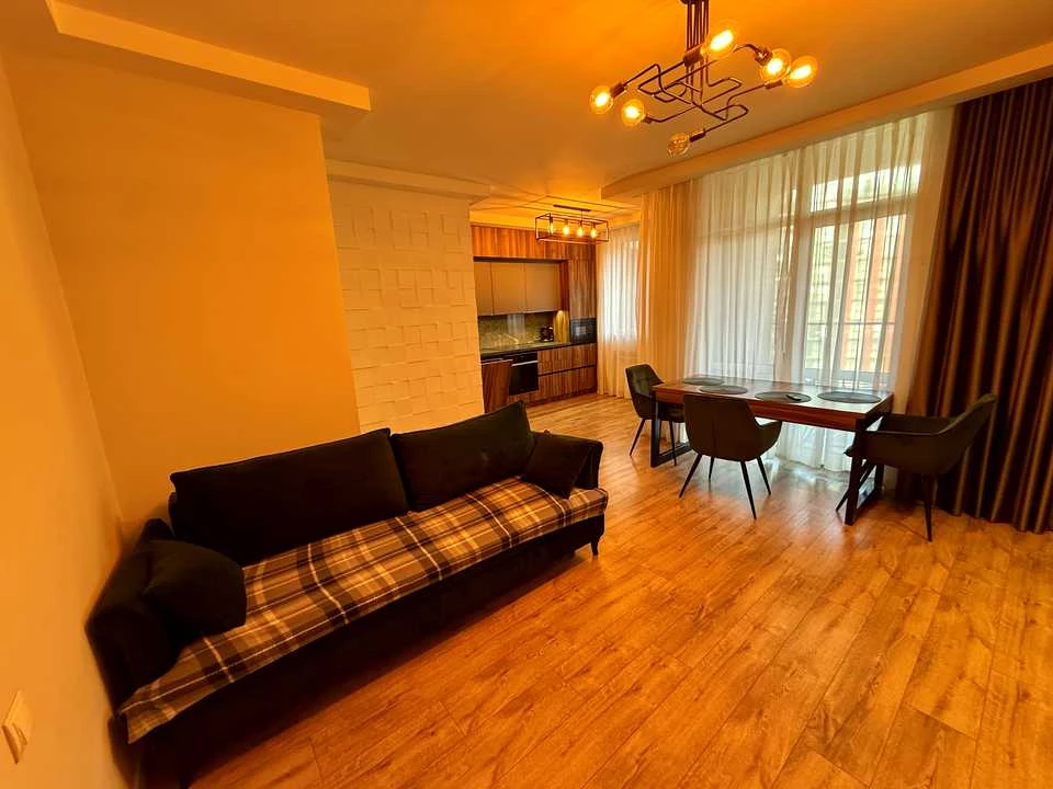 Квартира. В'ячеслава Чорновола, 65 м²