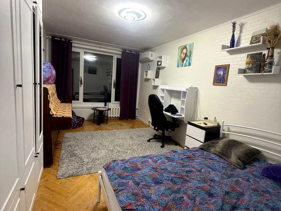 Apartment. Kyiv, Rusalivska embankment street.