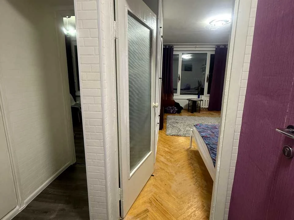 Apartment. Kyiv, Rusalivska embankment street.