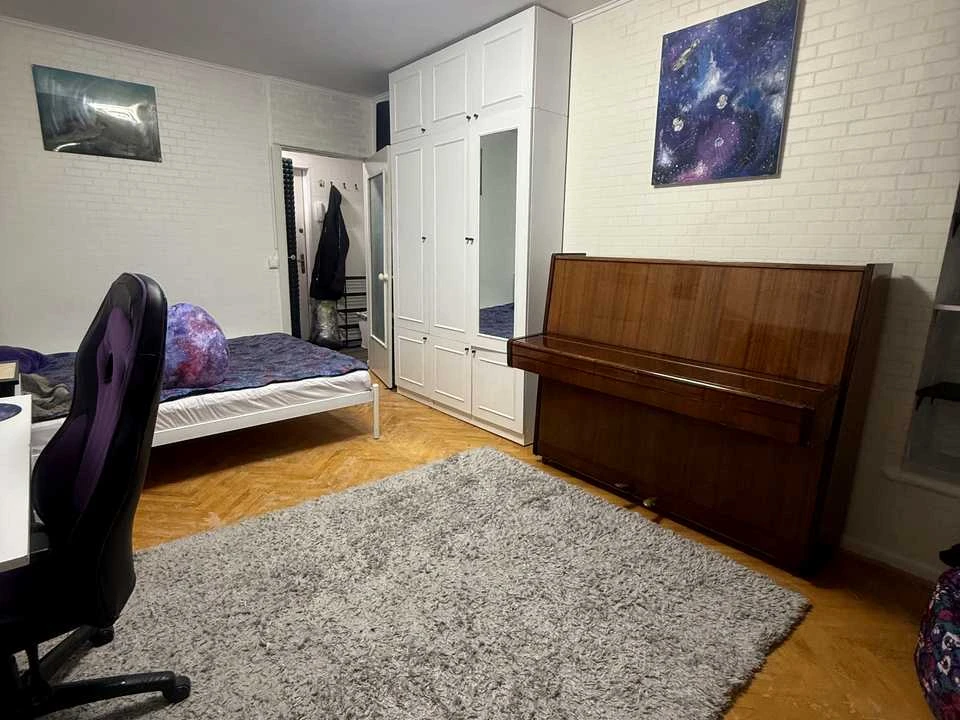 Apartment. Kyiv, Rusalivska embankment street.