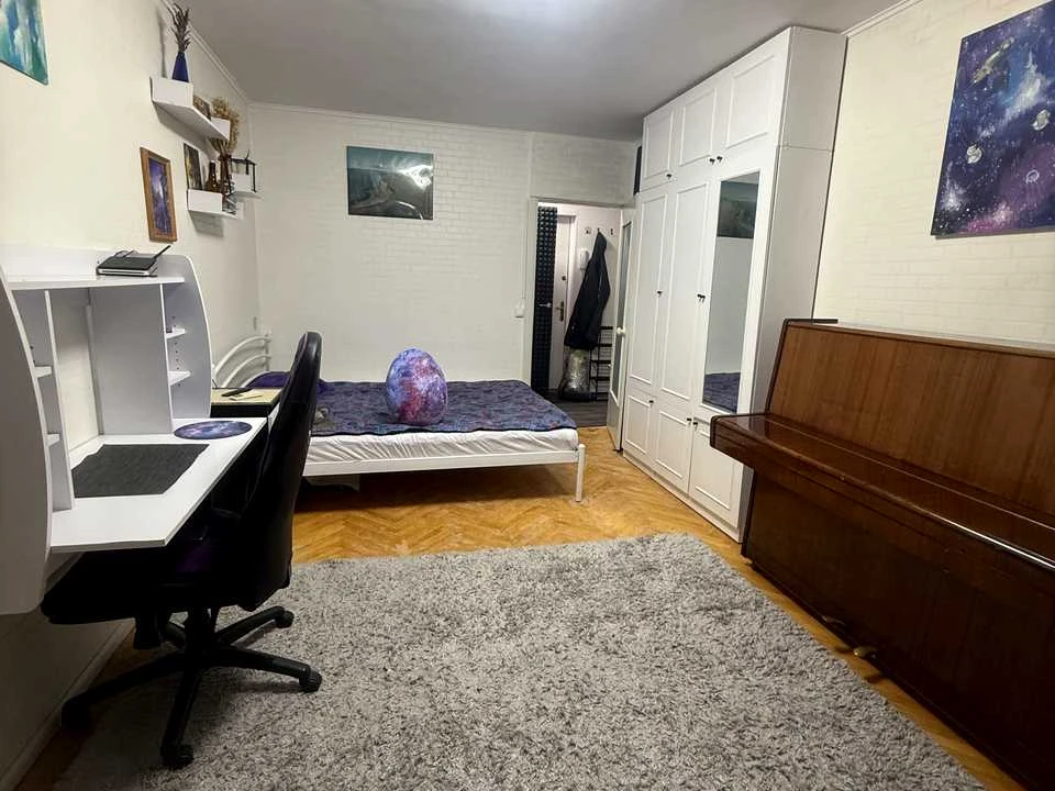 Apartment. Kyiv, Rusalivska embankment street.