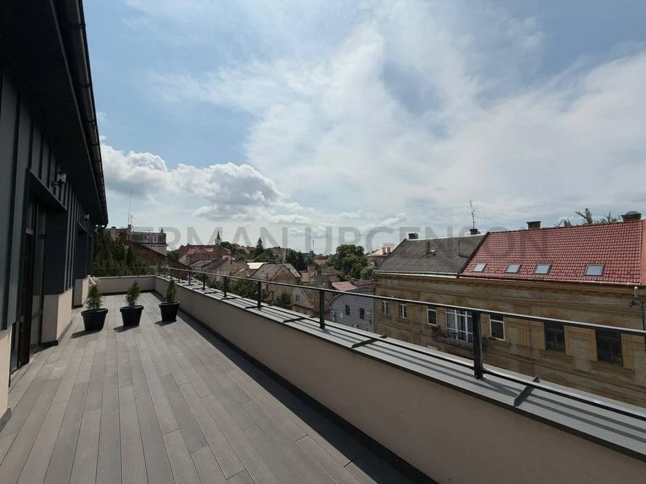 Продаж 3к квартири 92 м.кв / вул. Собранецька, Центр