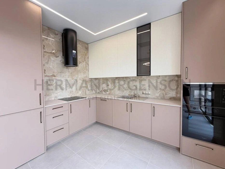 Продаж 3к квартири 92 м.кв / вул. Собранецька, Центр