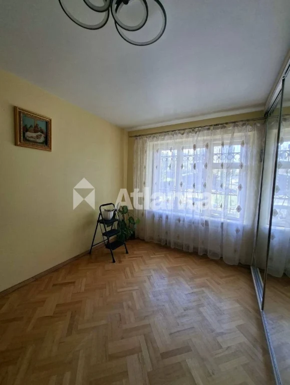 Продаж квартири біля центру Львова з власним укриттям