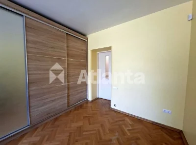 Продаж квартири біля центру Львова з власним укриттям