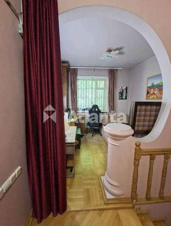 Продаж квартири біля центру Львова з власним укриттям