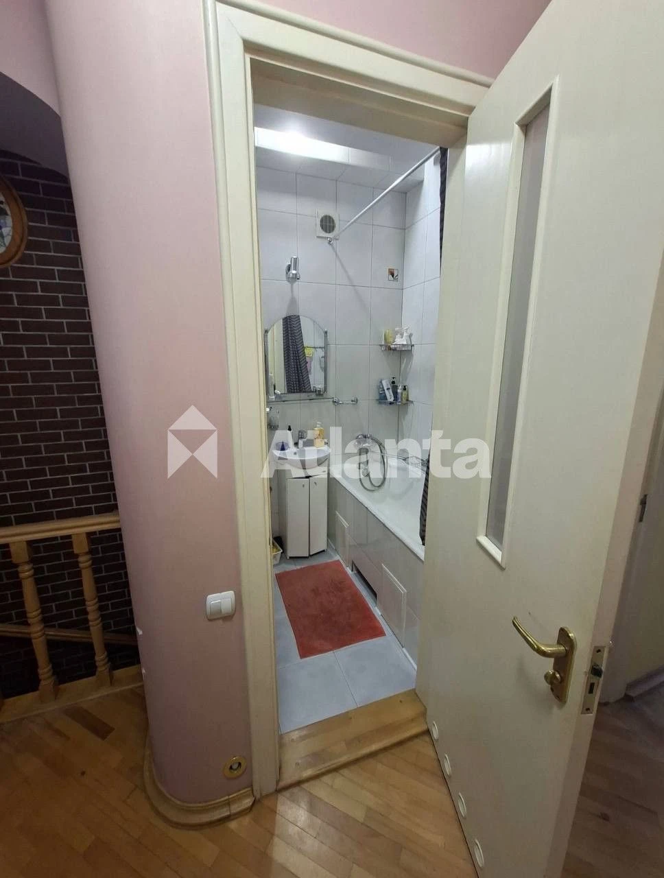 Продаж квартири біля центру Львова з власним укриттям