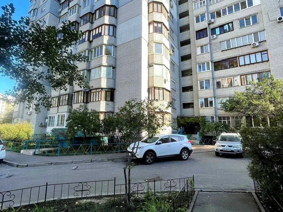 Квартира. Київ, Драгоманова вул.