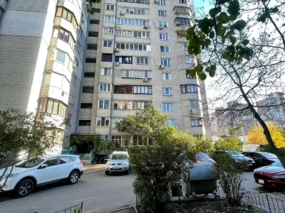 Квартира. Київ, Драгоманова вул.