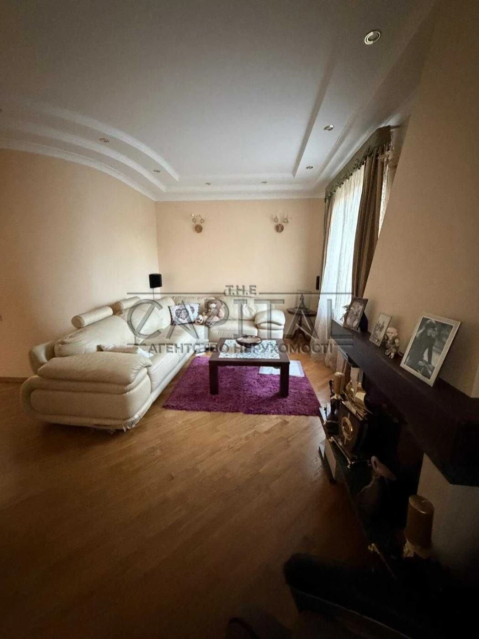 Spacious apartment for sale in a quiet 3-story building: