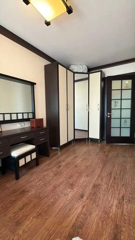 For Sale - 3-Room Apartment, Vorontsova Radistov
