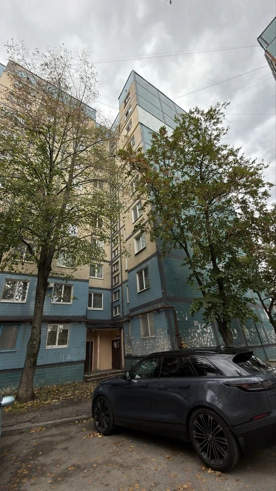 Продається 4-кімнатна квартира