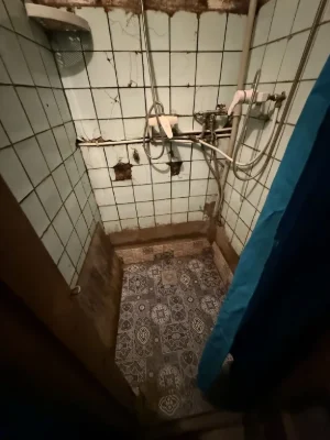 Продаж двох кімнат у комуні.
