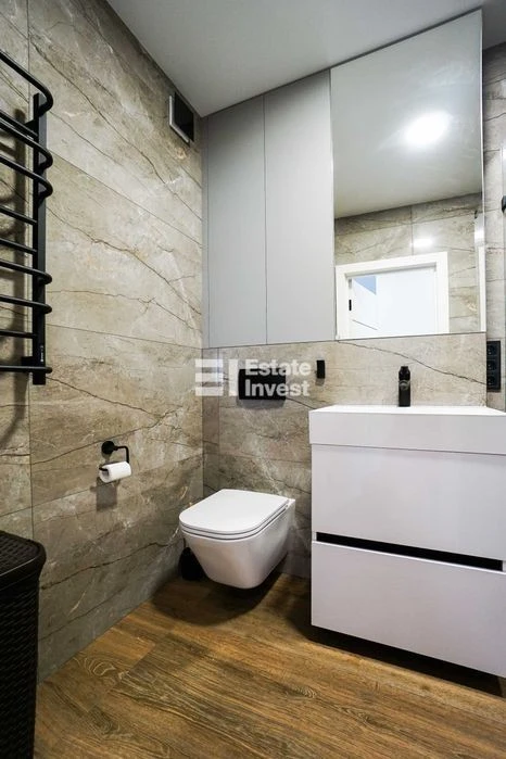 I will sell a 3-room apartment with a new designer renovation in the Varsha residential complex