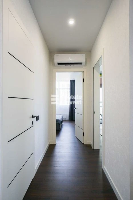 I will sell a 3-room apartment with a new designer renovation in the Varsha residential complex