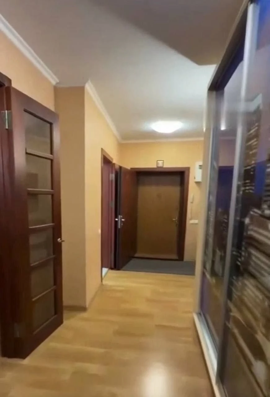 Sale of a 2-room apartment in the Stalinist style in the city center