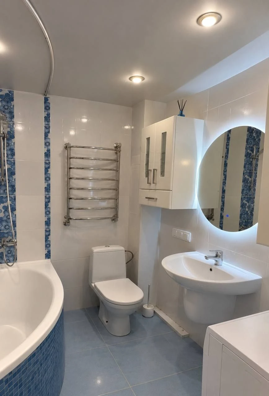Sale of a 2-room apartment in the Stalinist style in the city center