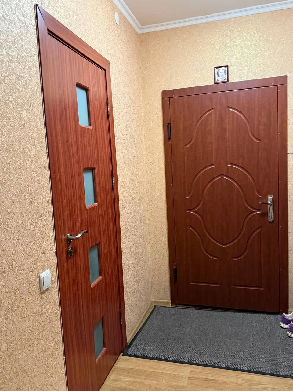 Sale of a 2-room apartment in the Stalinist style in the city center