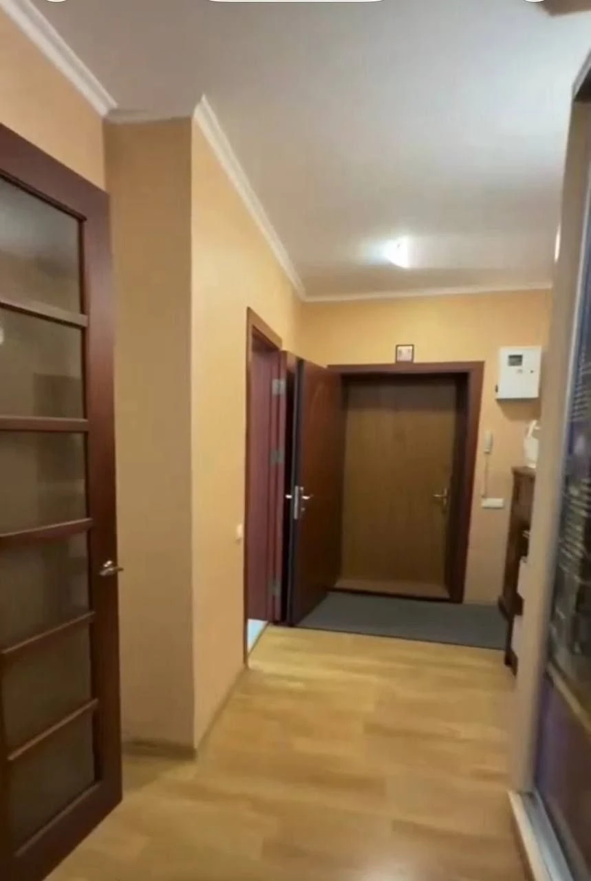 Sale of a 2-room apartment in the Stalinist style in the city center