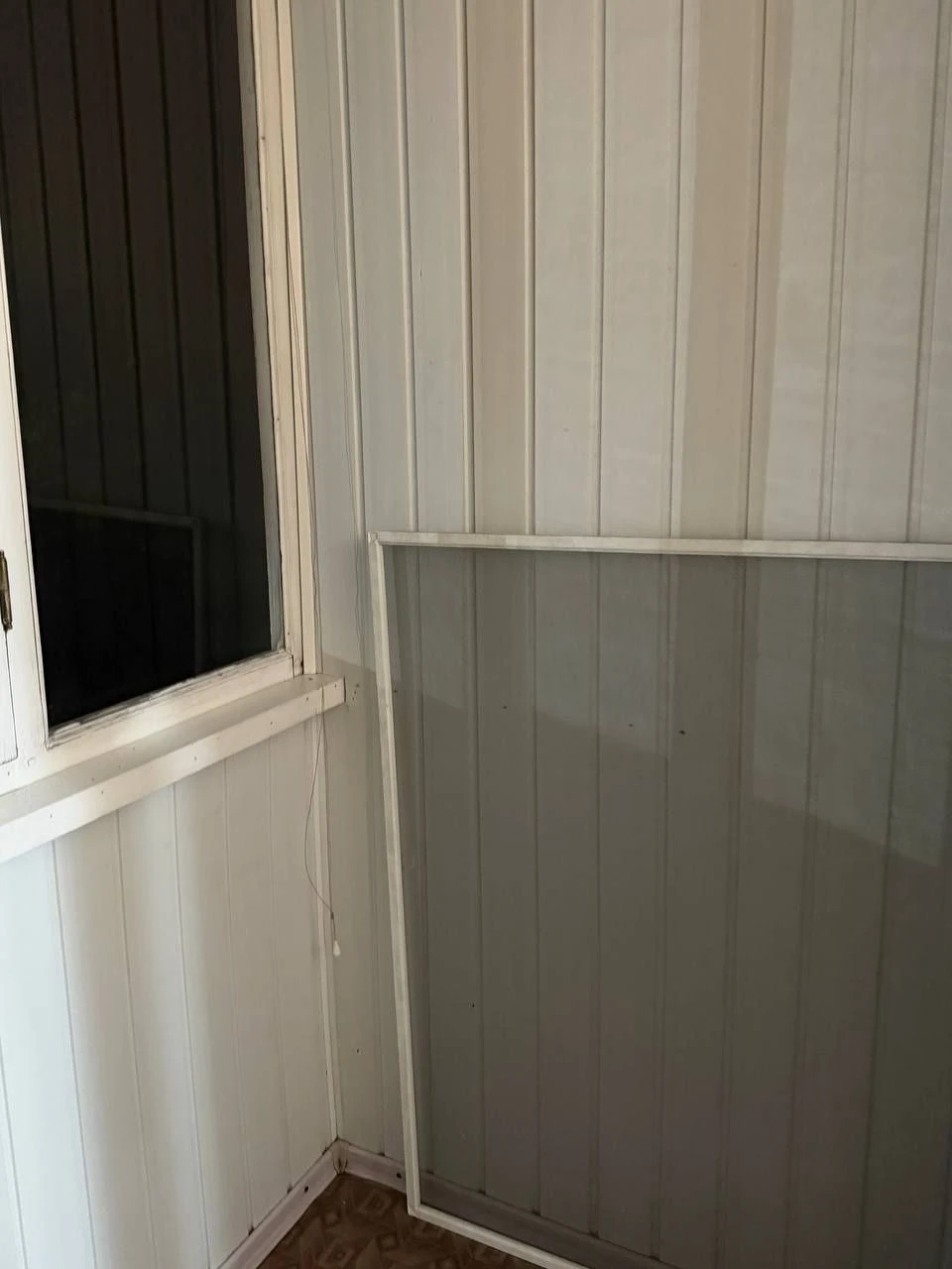 Sale of a 2-room apartment in the Stalinist style in the city center