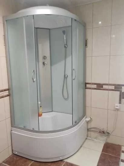 Продається 1-кімнатна квартира біля України, 2 поверх