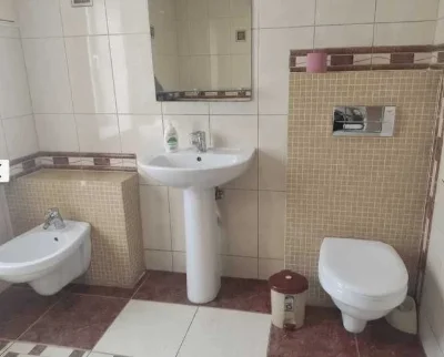 Продається 1-кімнатна квартира біля України, 2 поверх