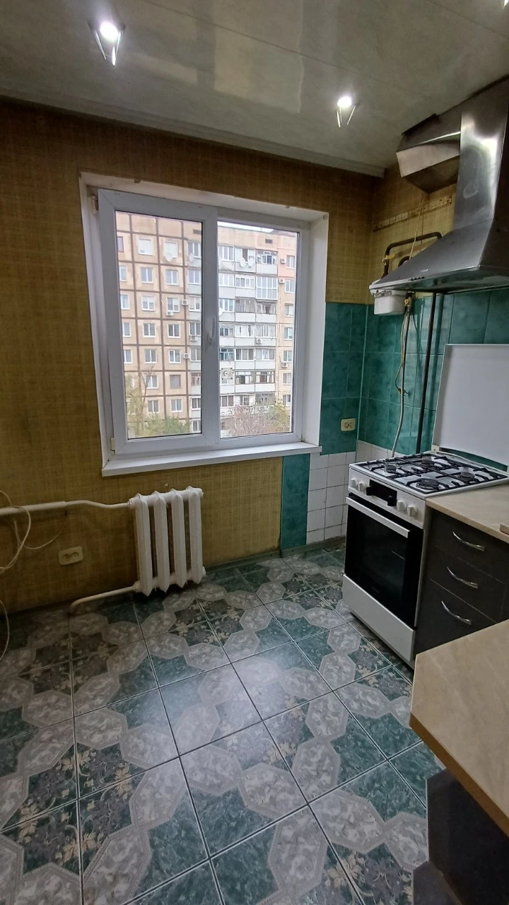 Продається 2-кімнатна квартира. вул. Генерала Радієвського, Саксон
