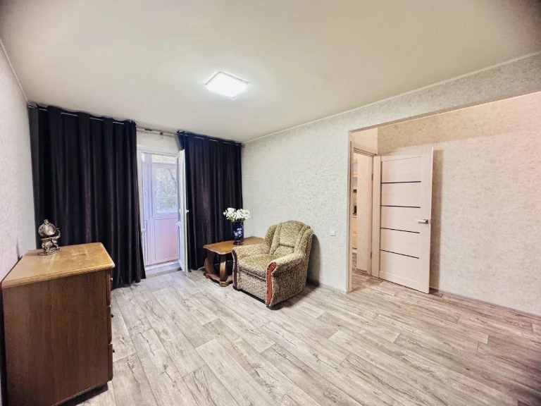 For Sale: 3-bedroom apartment on вул. Sobornosti (Soschmistyo)
